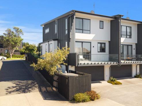 8C Lyndhurst Street, Waiotaiki Bay