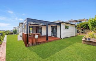 33 Woodridge Drive, Stanmore Bay