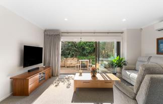 2/102 Greenhithe Road, Greenhithe