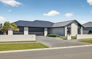 56 Carnaveron Drive, Lincoln