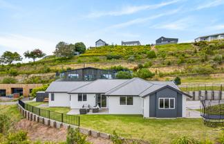 77 Oak Road, Poraiti