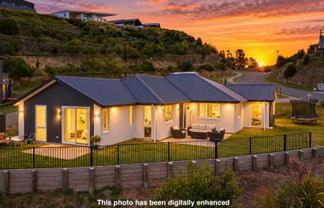 77 Oak Road, Poraiti