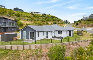 77 Oak Road, Poraiti