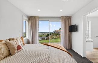 77 Oak Road, Poraiti