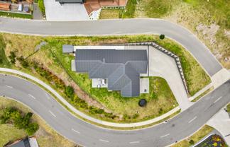 77 Oak Road, Poraiti