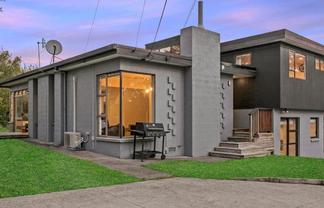 192 Henderson Valley Road, Henderson