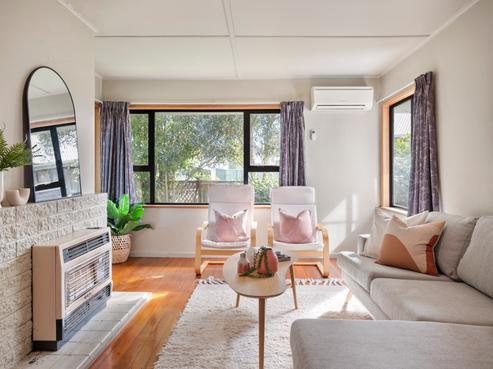40 Andrew Avenue, Roslyn