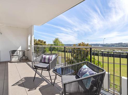 6/60D Masons Road, Oteha