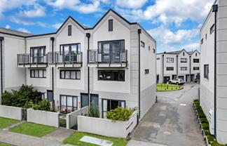 22/6 Ambrico Place, New Lynn