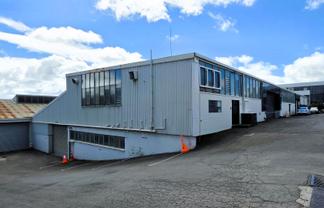 Savills | Versatile Rosebank Warehouse