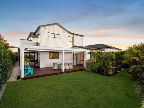5 Headsail Drive, Long Bay