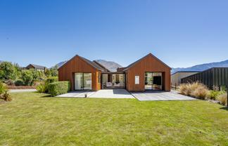 19 Hackett Road, Jacks Point