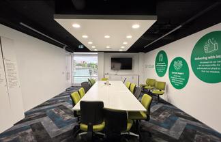 CENTRAL OFFICE WITH BRAND-NEW FITOUT
