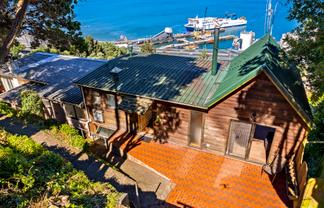 1 & 2/60 Barnard Street, Wadestown