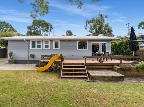 27 Kingswood Road, Brookfield