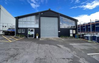 435 sqm Wairau warehouse with yard 