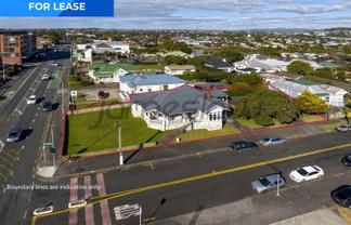 High profile corner Villa Dominion Rd