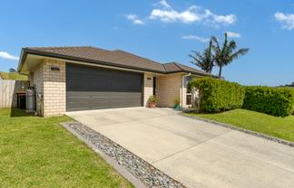 208 Ballintoy Park Drive, Welcome Bay