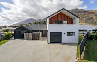13-13A Peppercorn Terrace, Lower Shotover