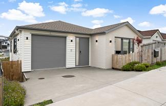 6 Baumea Rise, Massey