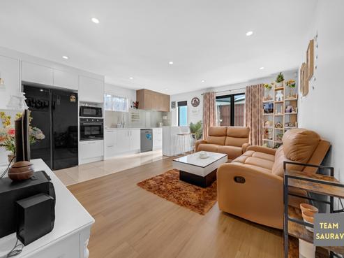 42 Kahui Parade, Karaka