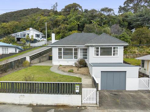 214 Waddington Drive, Naenae