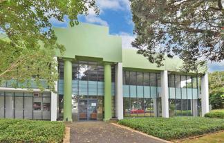 STANDALONE OFFICE WITH ON-SITE PARKING
