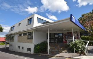 STANDALONE OFFICE WITH ON-SITE PARKING
