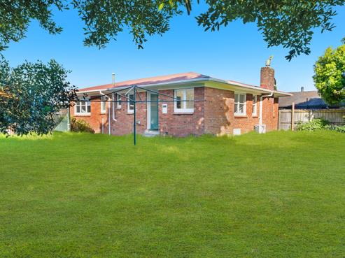 2/11 Don Street, Papakura