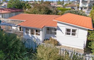 21 St Leonards Road, Kelston