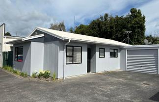 2/22 Great South Road, Papakura