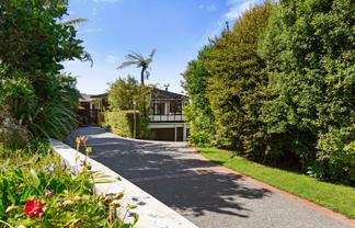 10 Hallewell Crescent, Johnsonville