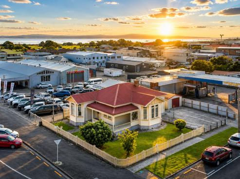 207 Richmond Street, Thames