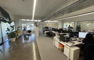 Modern & Professional | 5 Carparks