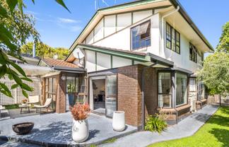 1 Acton Place, Saint Johns Hill