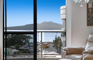 1B/5 The Promenade, Takapuna
