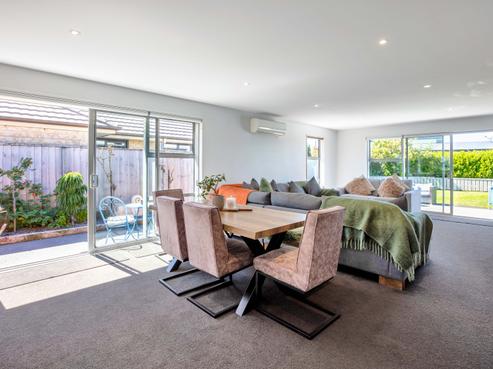 28 Champagne Avenue, Yaldhurst