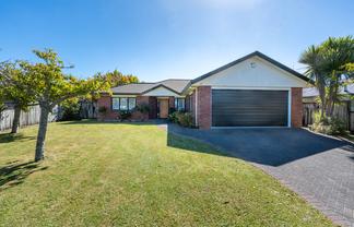 54 Diomede Glade, Flagstaff