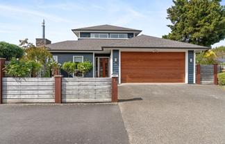 2 Dixon Street, Carterton