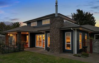 2 Dixon Street, Carterton