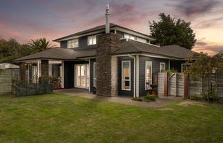 2 Dixon Street, Carterton