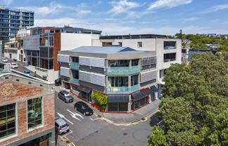 Dual tenancy commercial space in Victoria Precinct