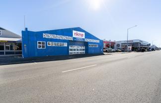 Large retail on Yarrow St