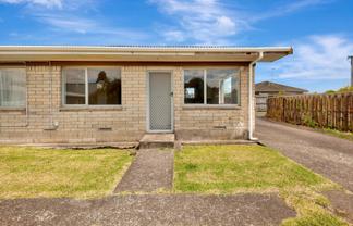 8/17 Russell Road, Manurewa