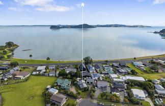 15 Banks Road, Kawakawa Bay