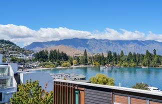 2/10 Lake Street, Queenstown Hill