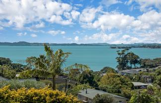 9 Colmar Road, Mellons Bay