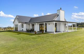 71 Davis Road, Cust
