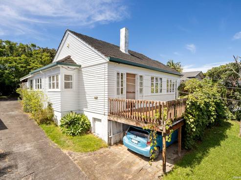 18 Seaside Avenue, Waterview