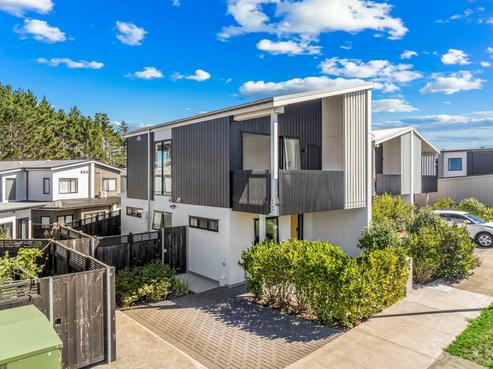 7 Awamarino Way, Massey